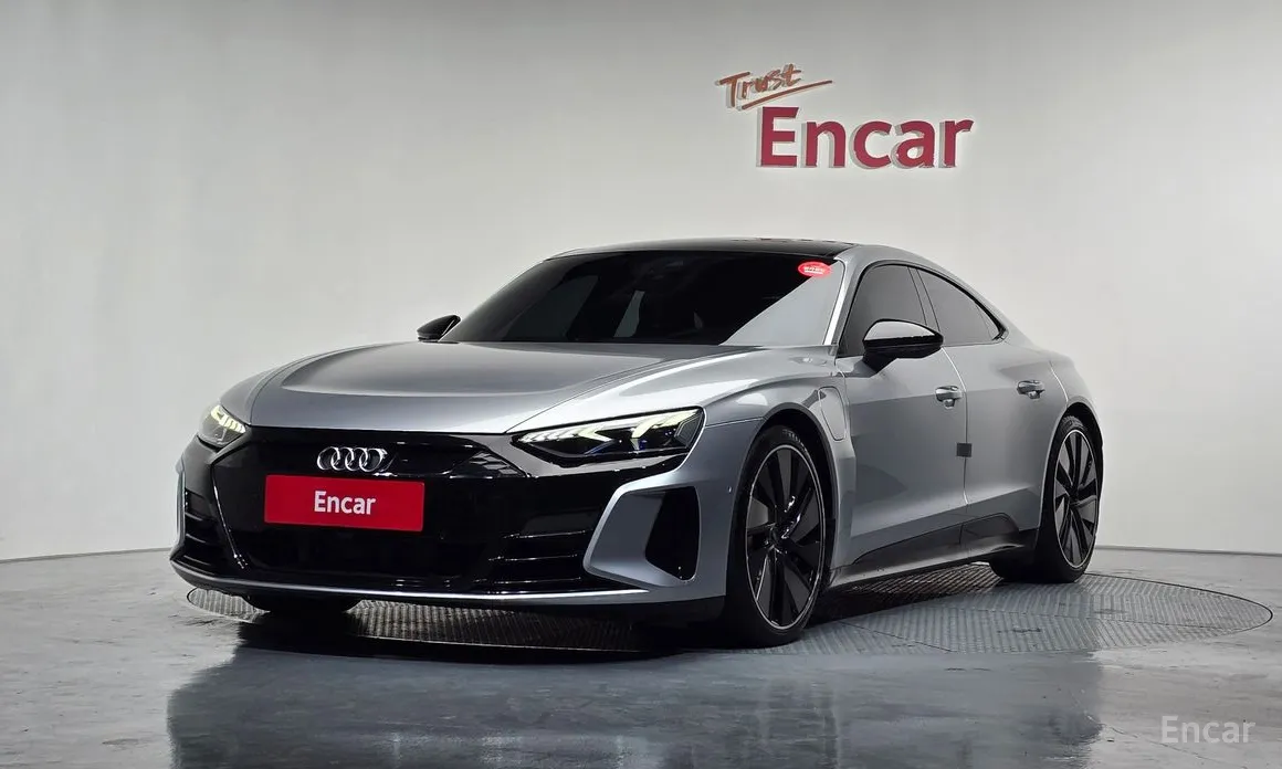 Фото 1 - Audi e-tron GT