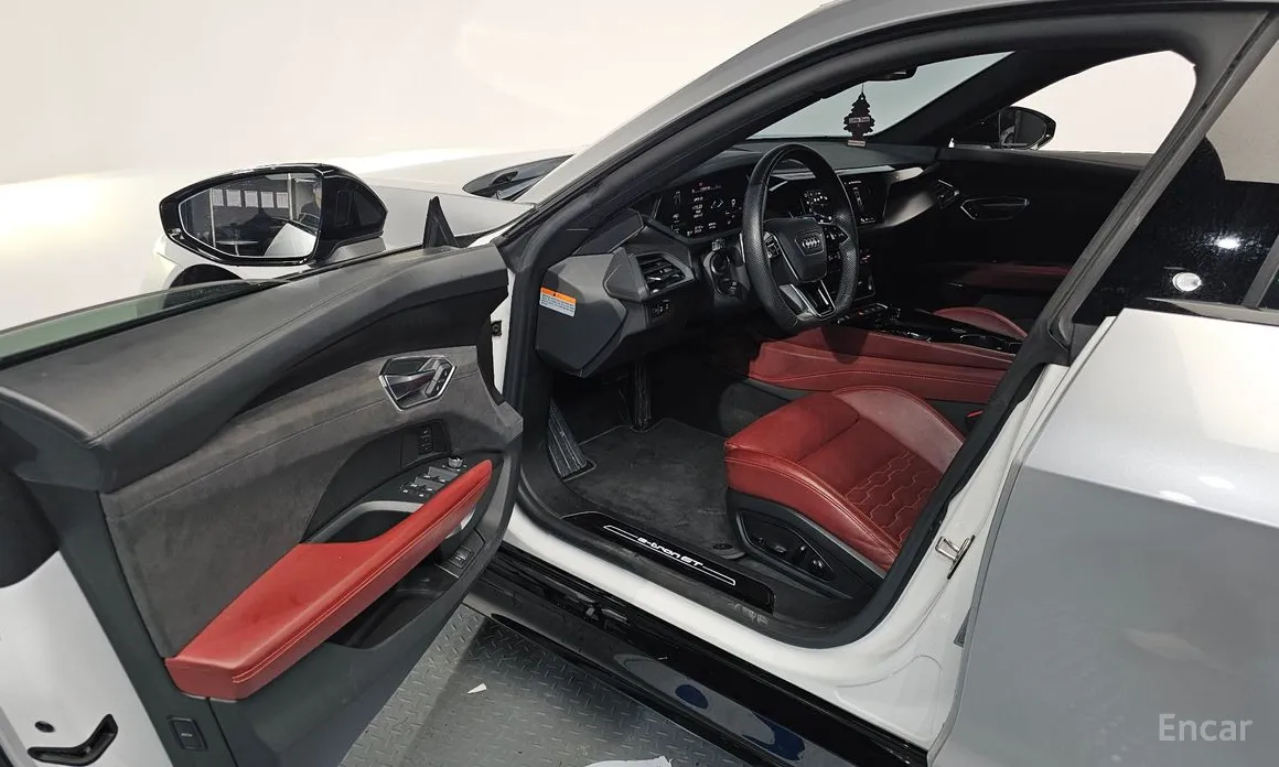 Фото 10 - Audi e-tron GT