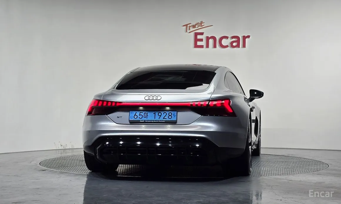 Фото 4 - Audi e-tron GT