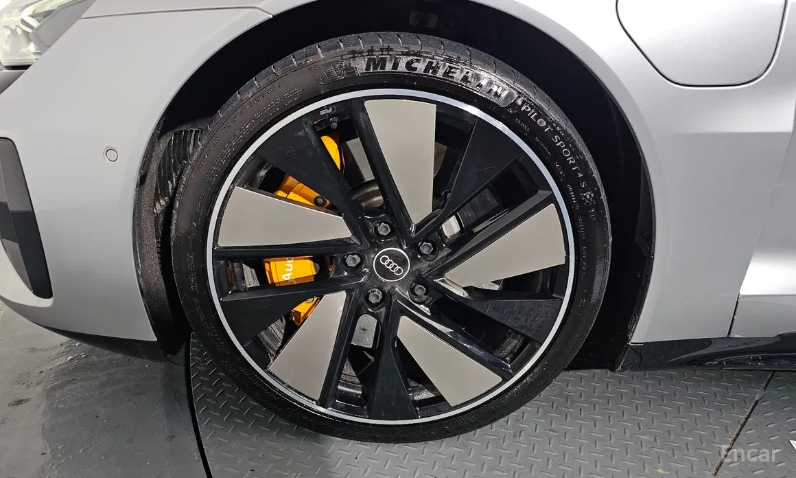 Фото 5 - Audi e-tron GT