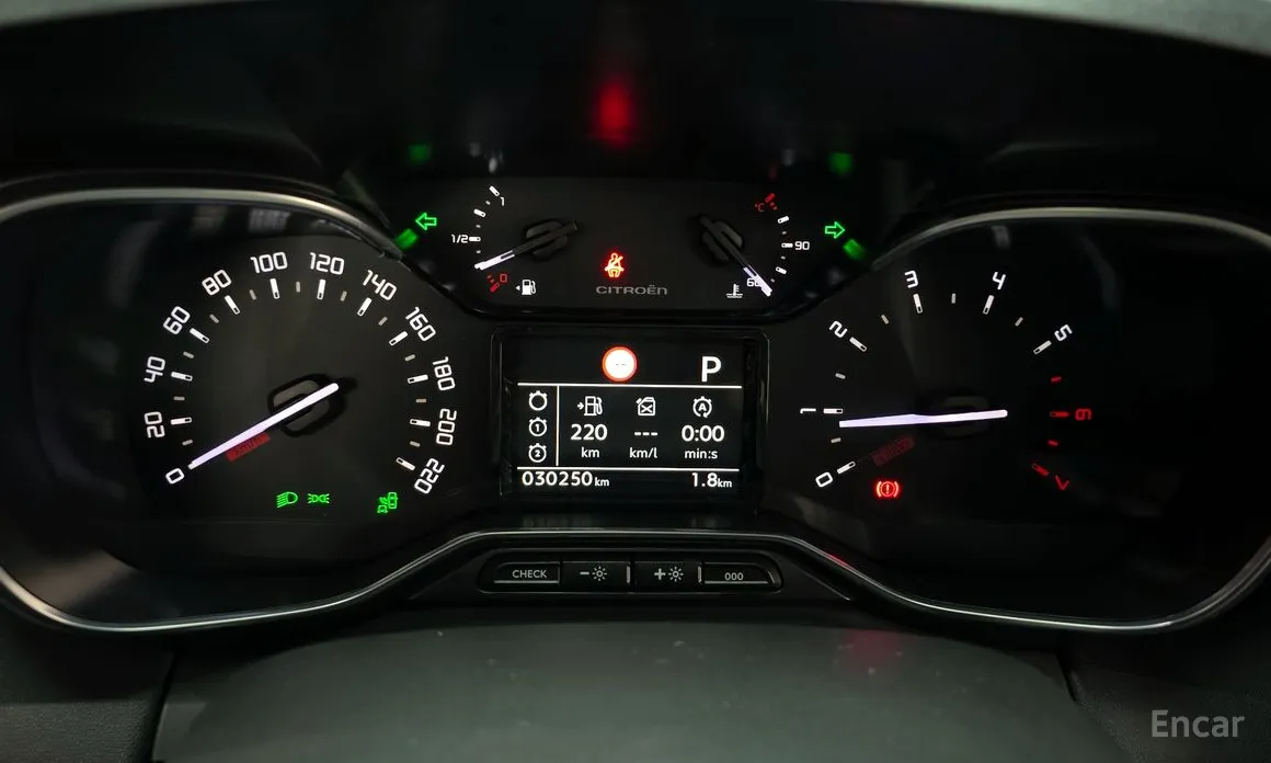 Фото 8 - Citroen C3 Aircross