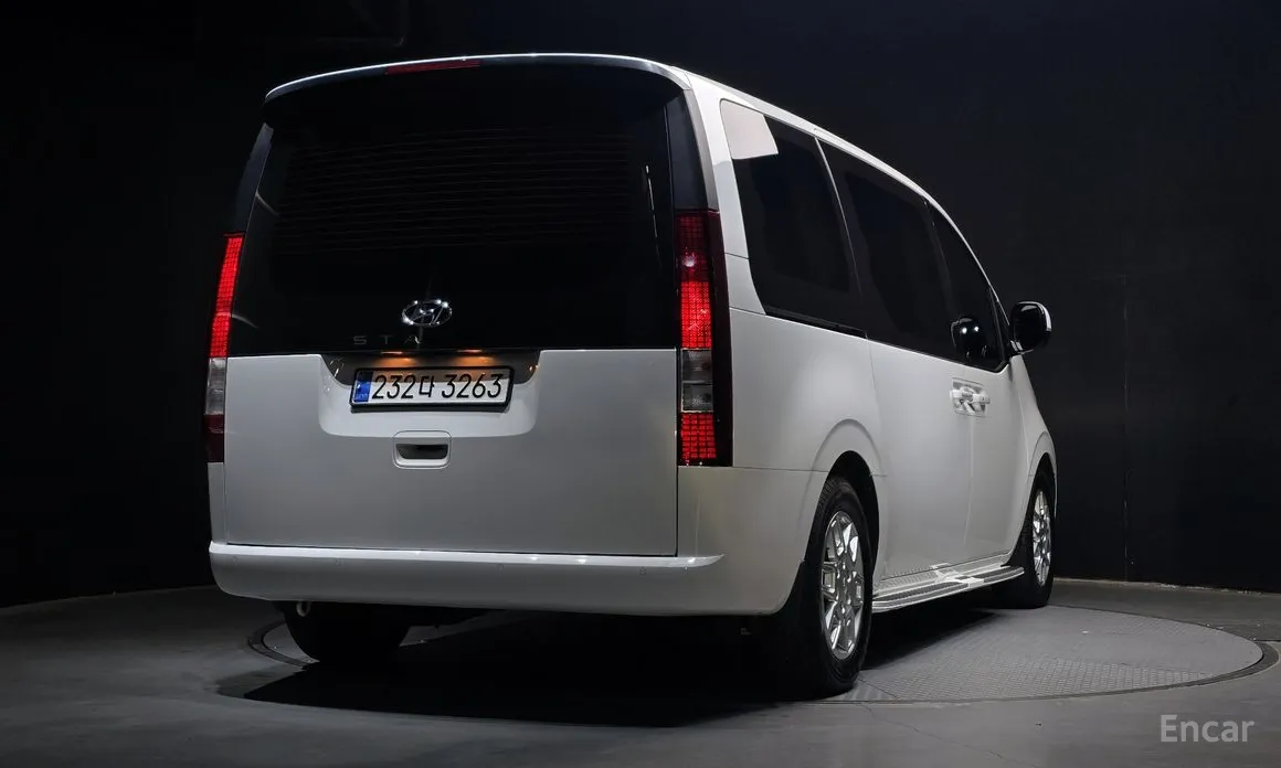 Фото 2 - Hyundai Staria