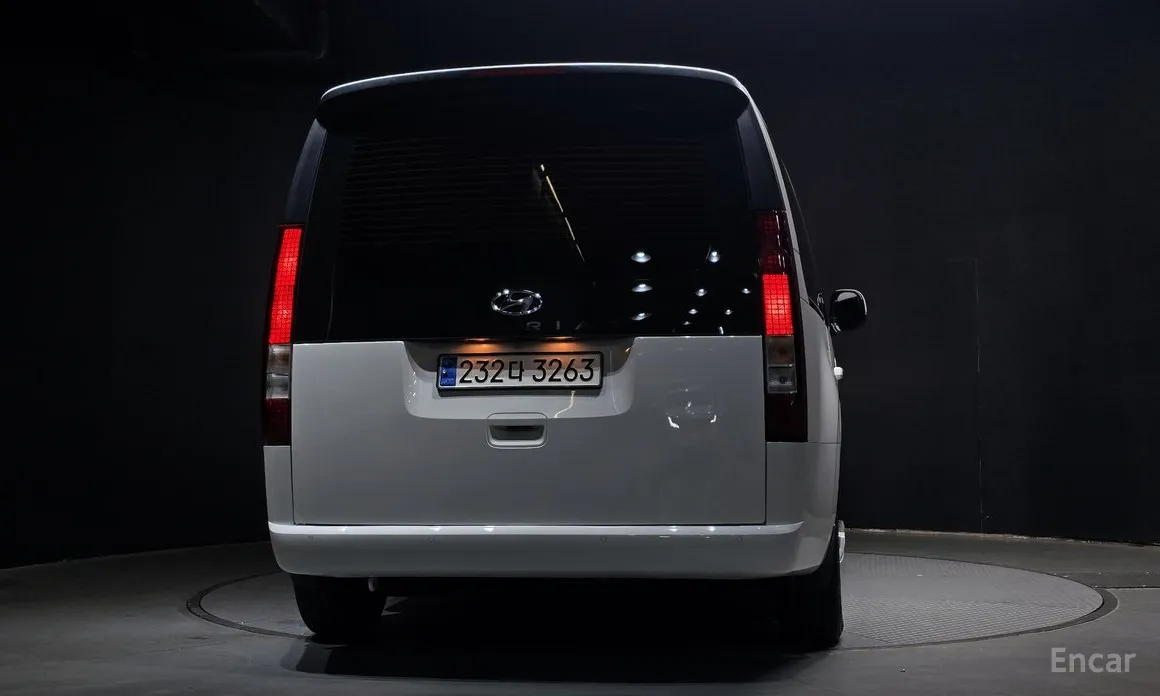 Фото 4 - Hyundai Staria