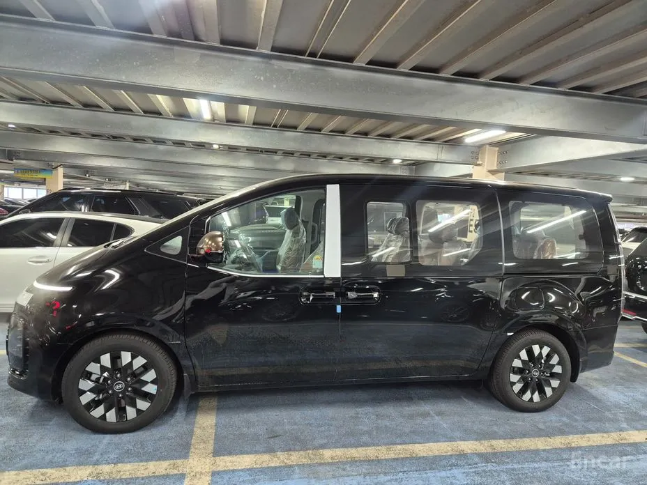 Фото 2 - Hyundai Staria