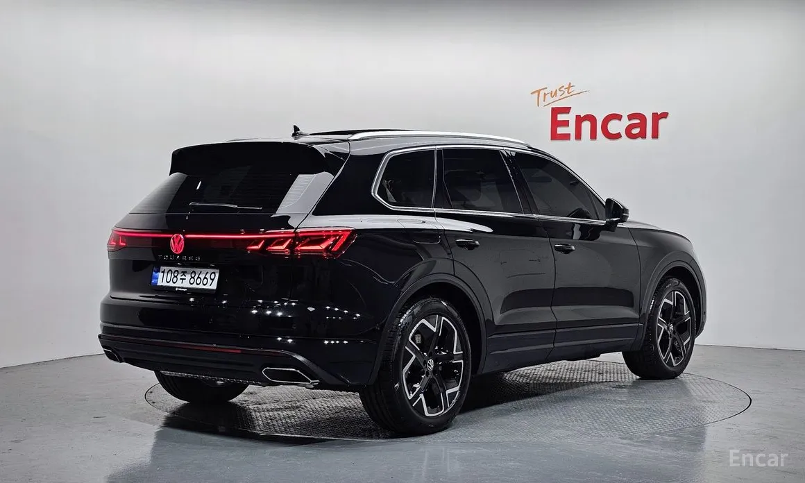 Фото 2 - Volkswagen Touareg