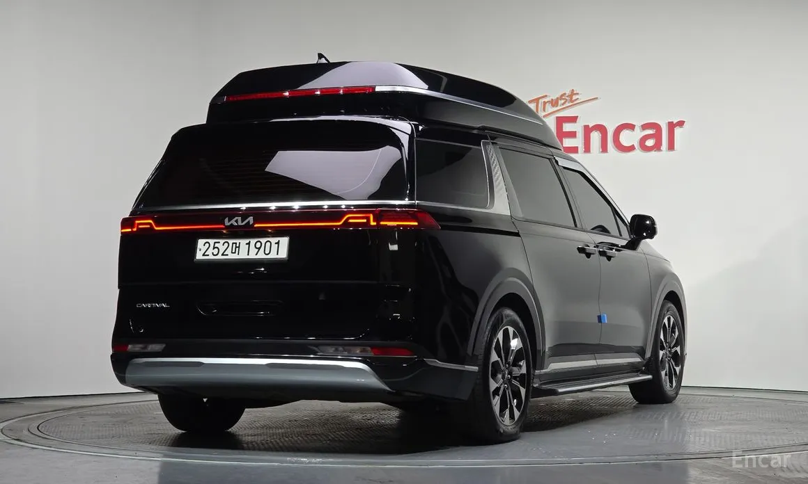 Фото 2 - Kia Carnival