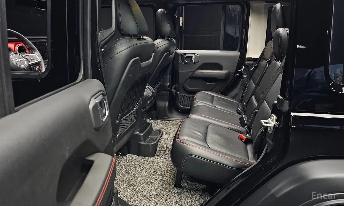 Фото 12 - Jeep Wrangler