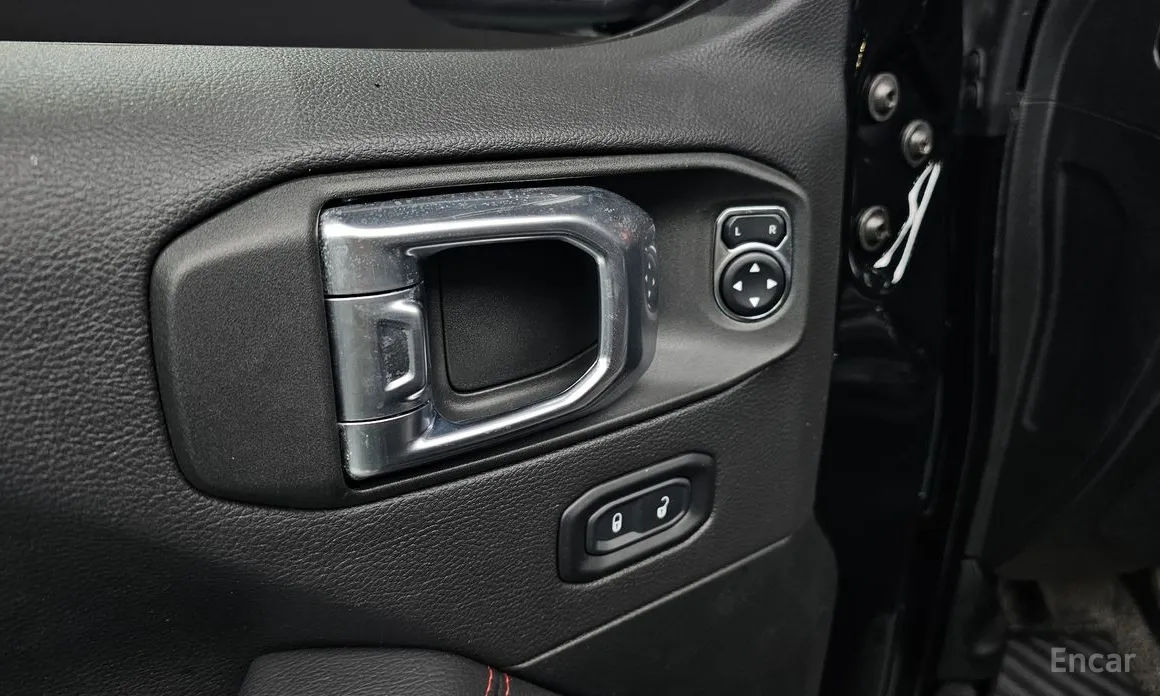 Фото 18 - Jeep Wrangler