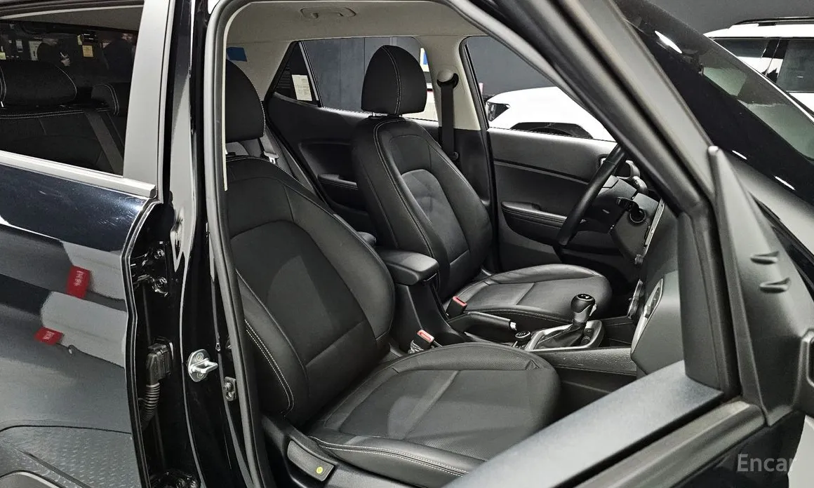 Фото 10 - Hyundai Venue