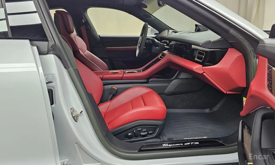 Фото 11 - Porsche Taycan