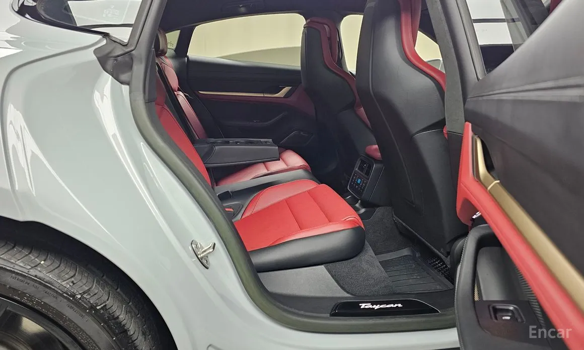 Фото 12 - Porsche Taycan