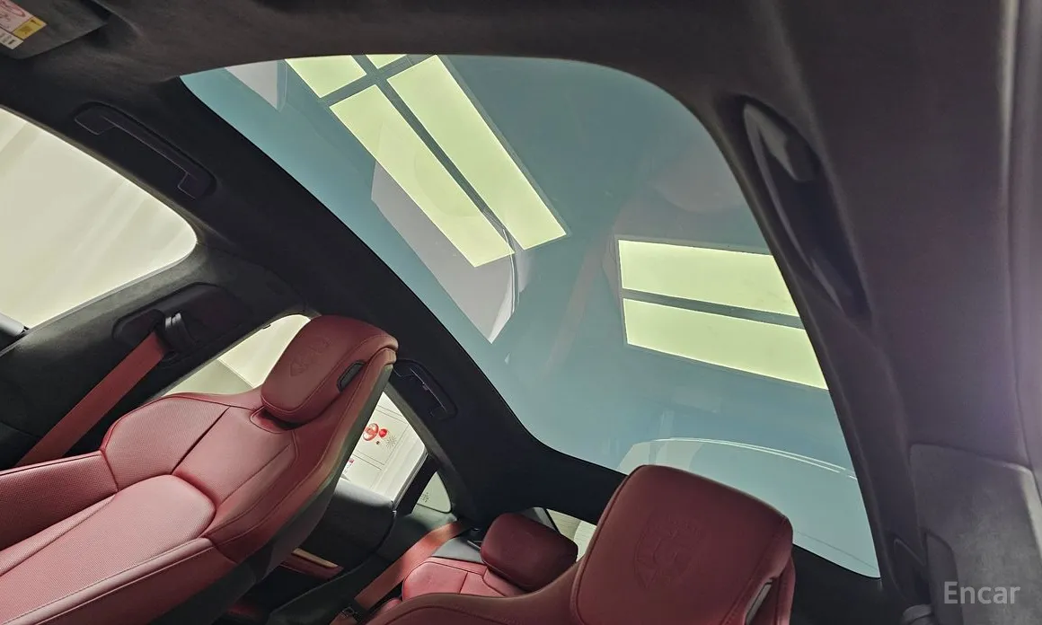 Фото 19 - Porsche Taycan