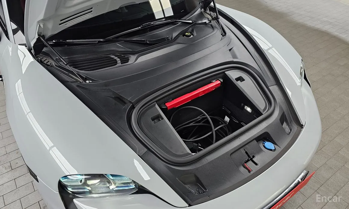 Фото 6 - Porsche Taycan