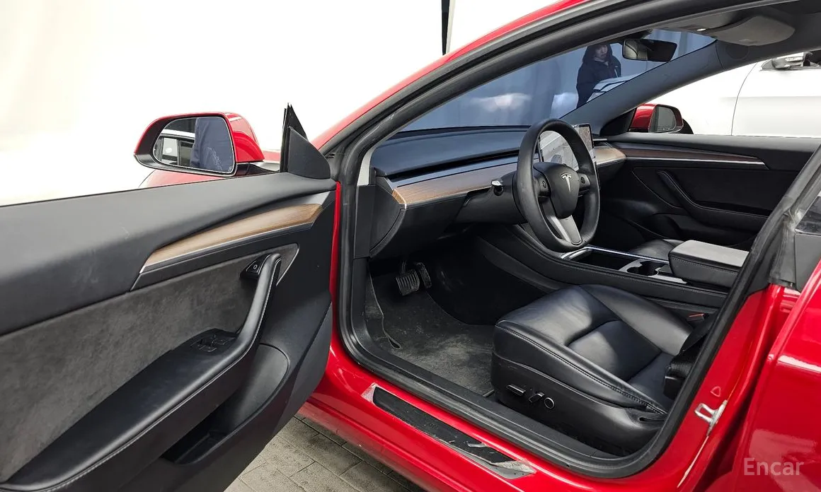 Фото 10 - Tesla Model 3