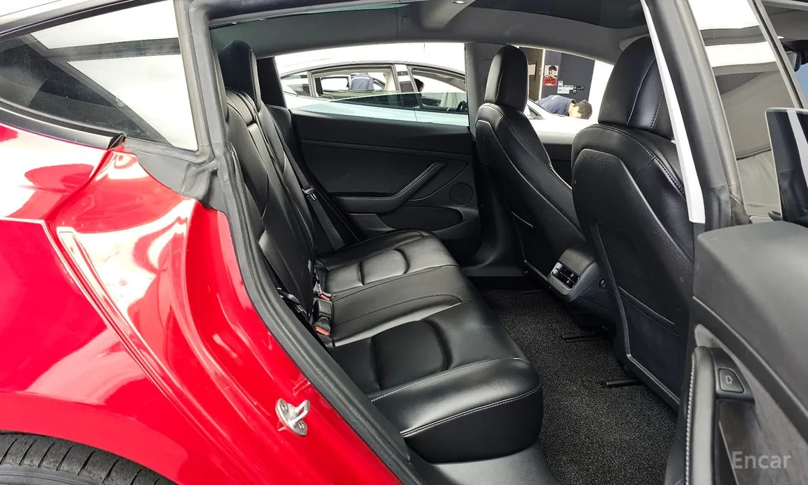 Фото 12 - Tesla Model 3