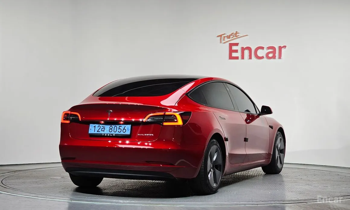 Фото 2 - Tesla Model 3