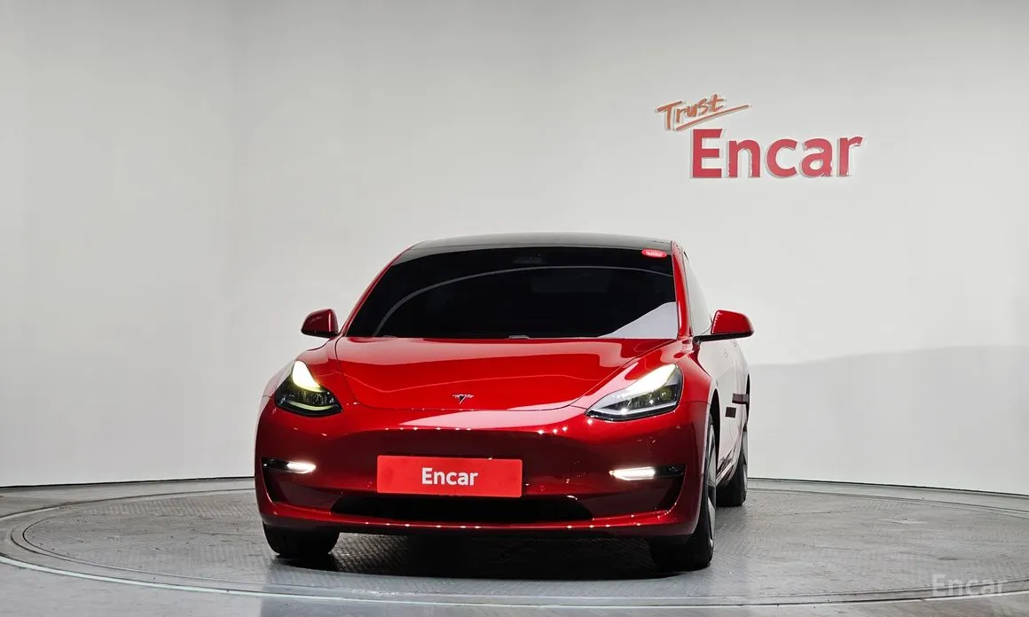 Фото 3 - Tesla Model 3