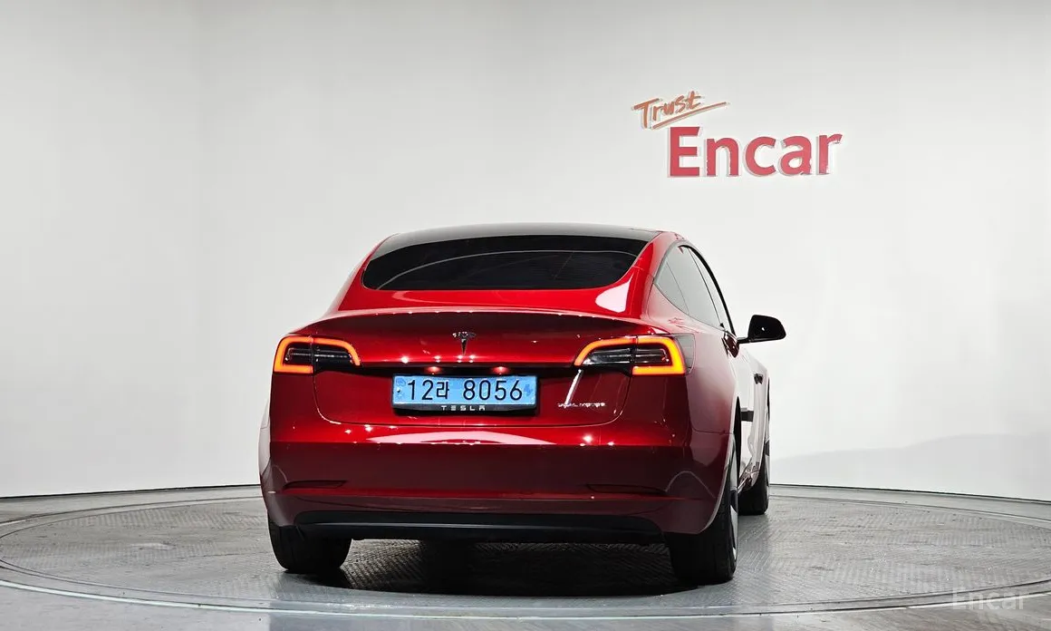 Фото 4 - Tesla Model 3