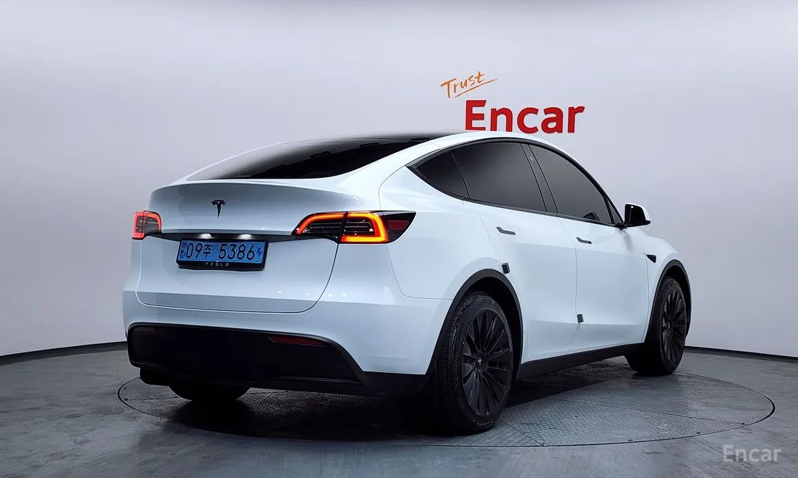 Фото 2 - Tesla Model Y