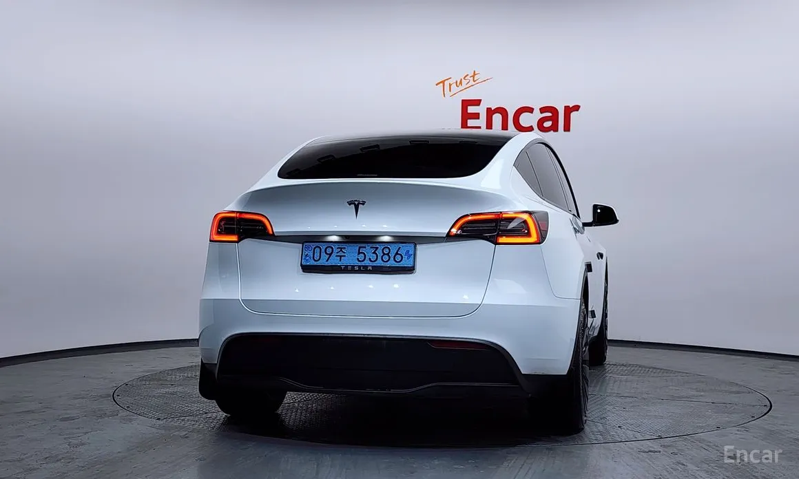 Фото 4 - Tesla Model Y