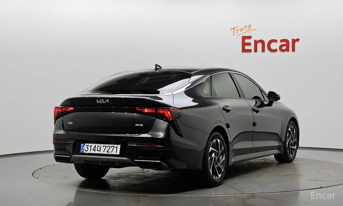 Фото 2 - Kia K5