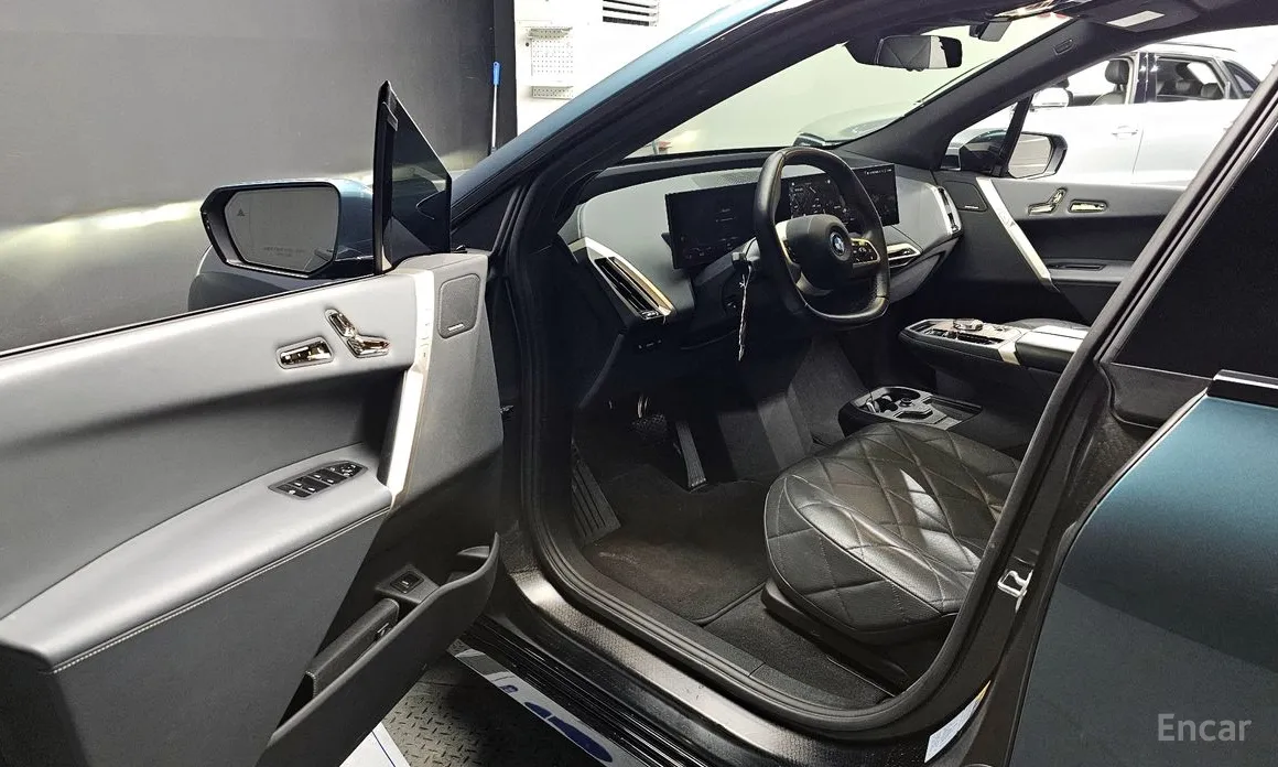 Фото 10 - BMW iX