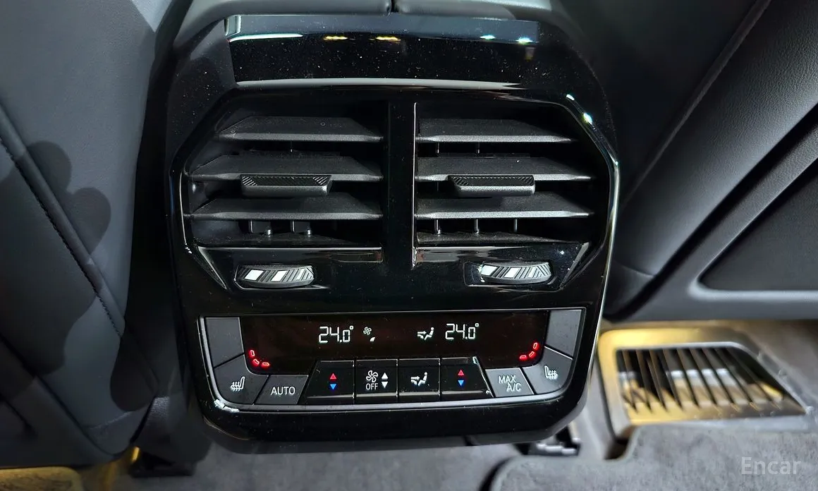 Фото 18 - BMW iX