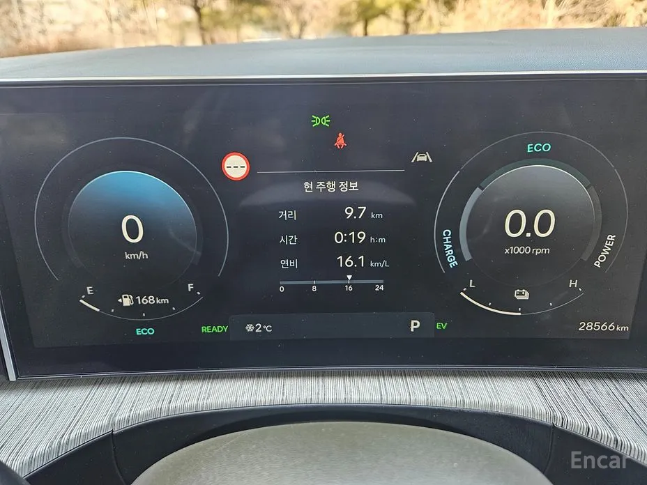 Фото 8 - Hyundai Santa Fe