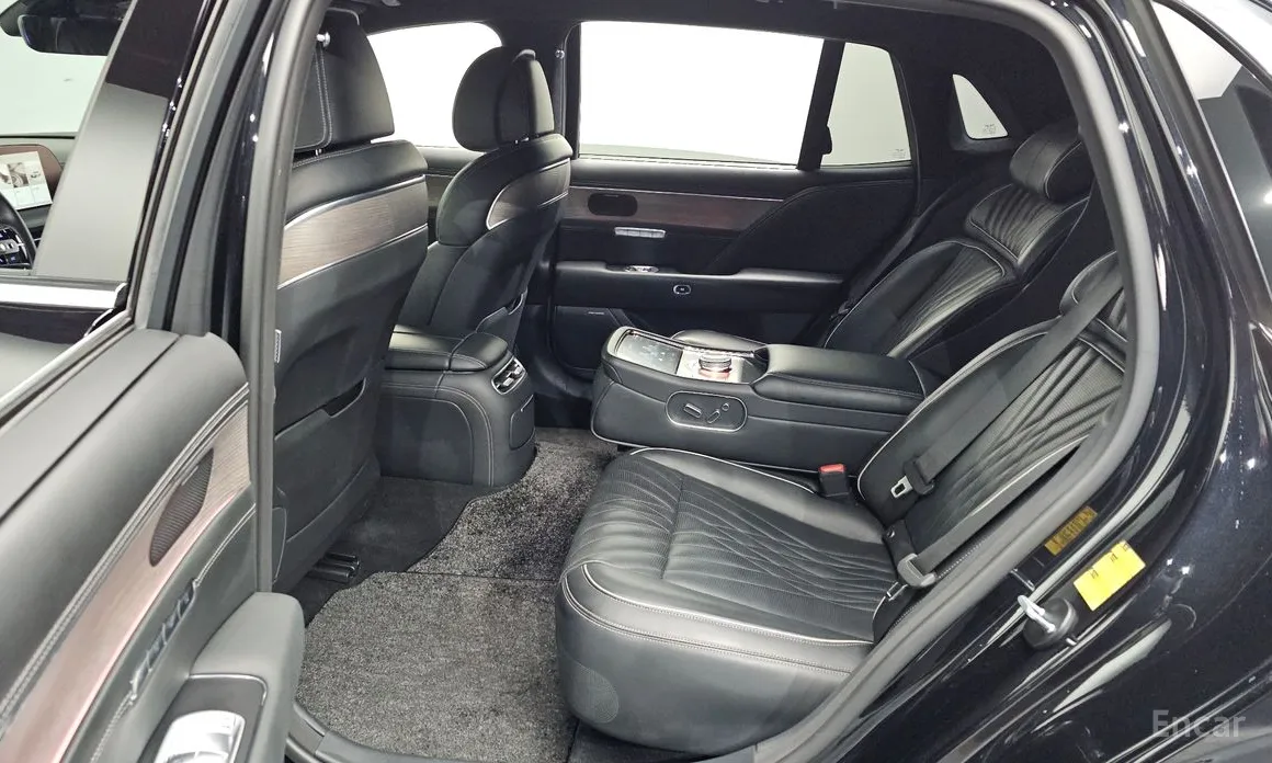 Фото 11 - Genesis G90