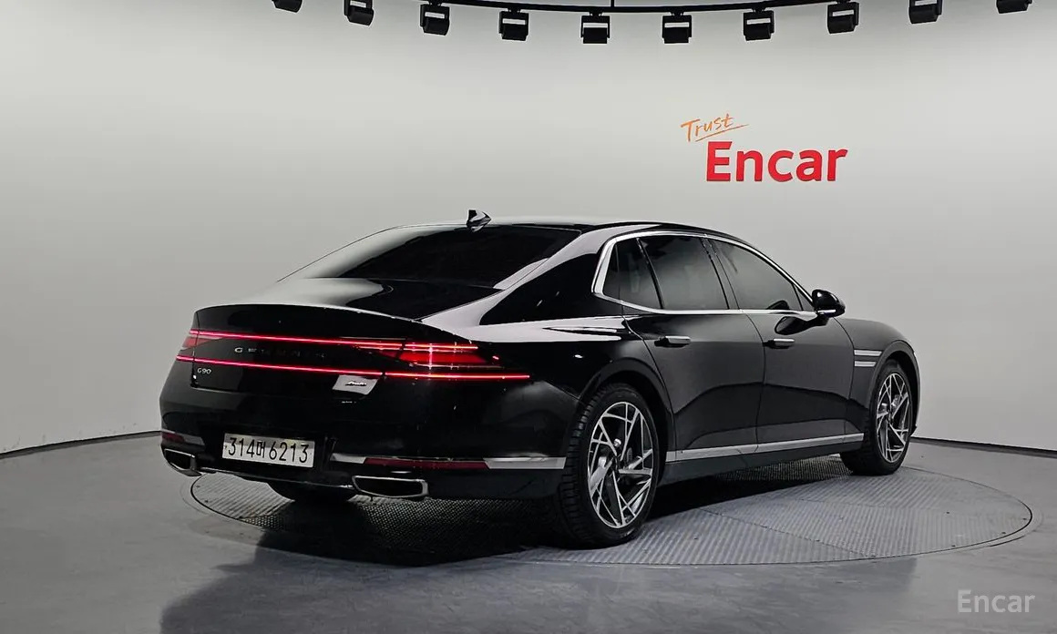 Фото 2 - Genesis G90