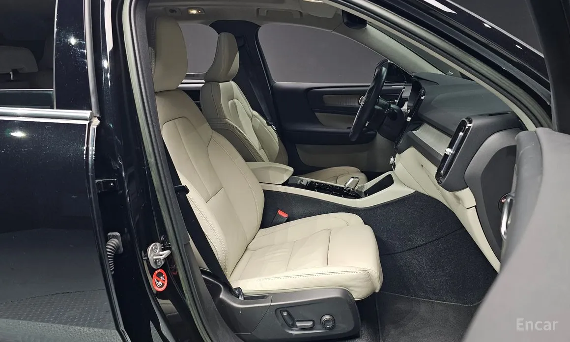 Фото 10 - Volvo XC40