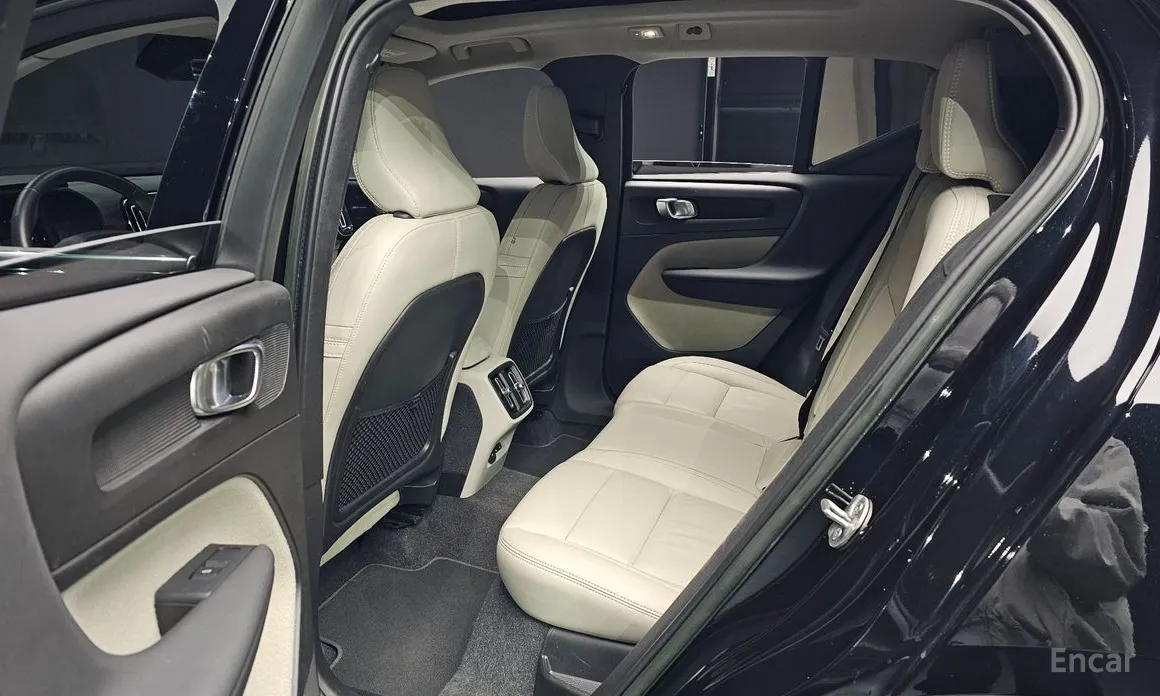 Фото 12 - Volvo XC40