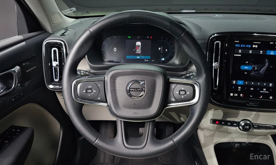 Фото 13 - Volvo XC40