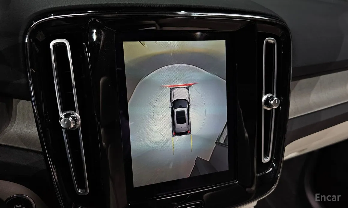 Фото 16 - Volvo XC40