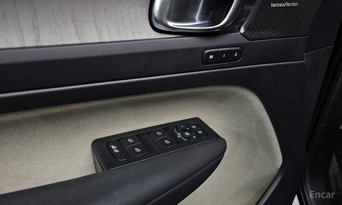 Фото 18 - Volvo XC40