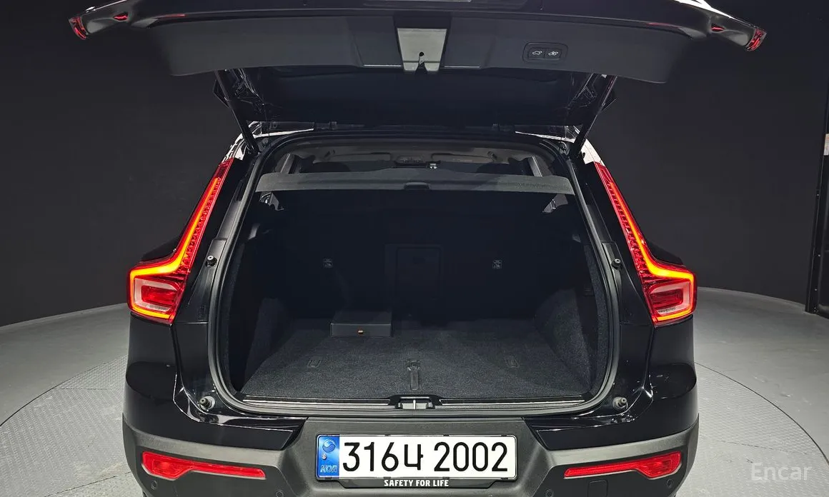 Фото 20 - Volvo XC40