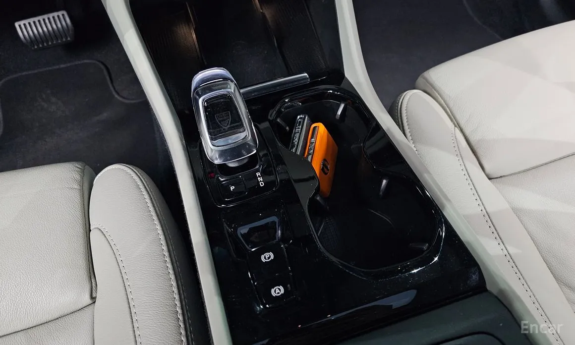 Фото 9 - Volvo XC40