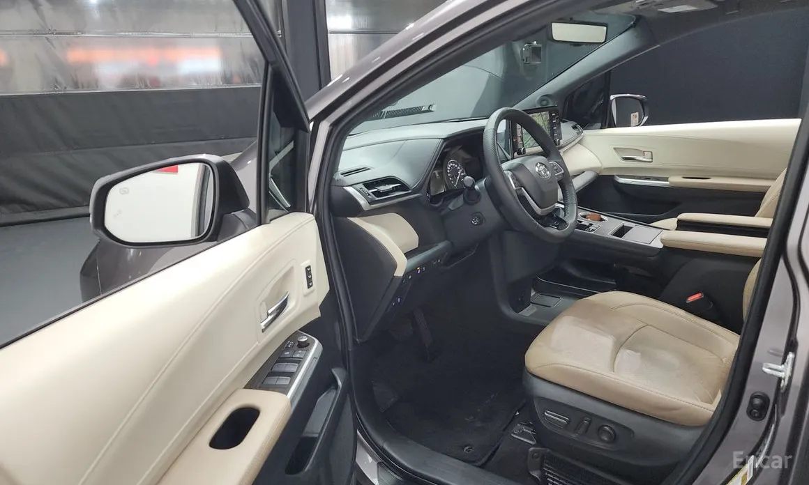 Фото 10 - Toyota Sienna