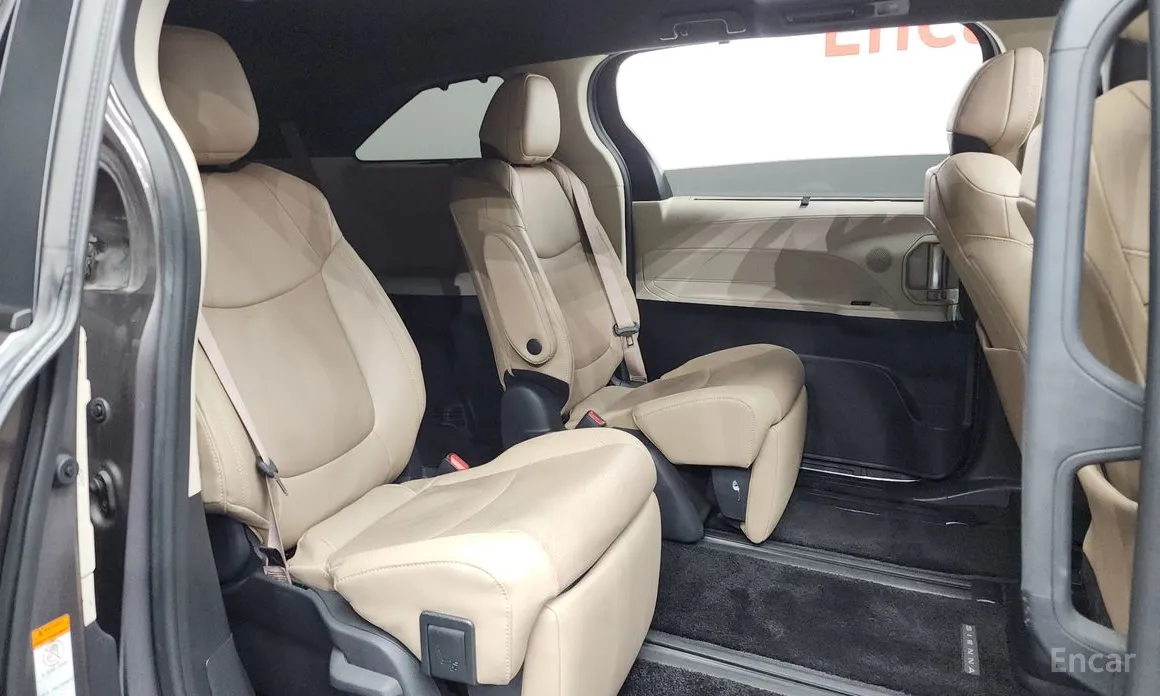 Фото 12 - Toyota Sienna