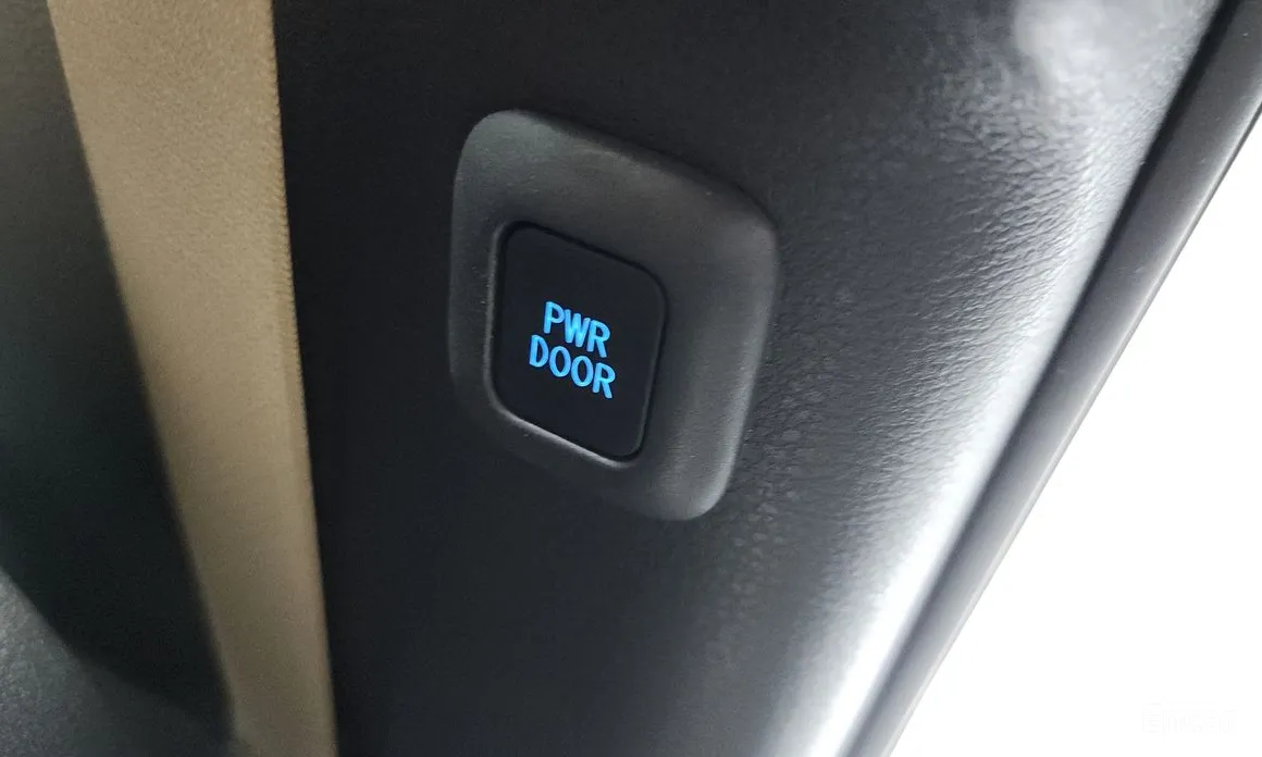 Фото 18 - Toyota Sienna