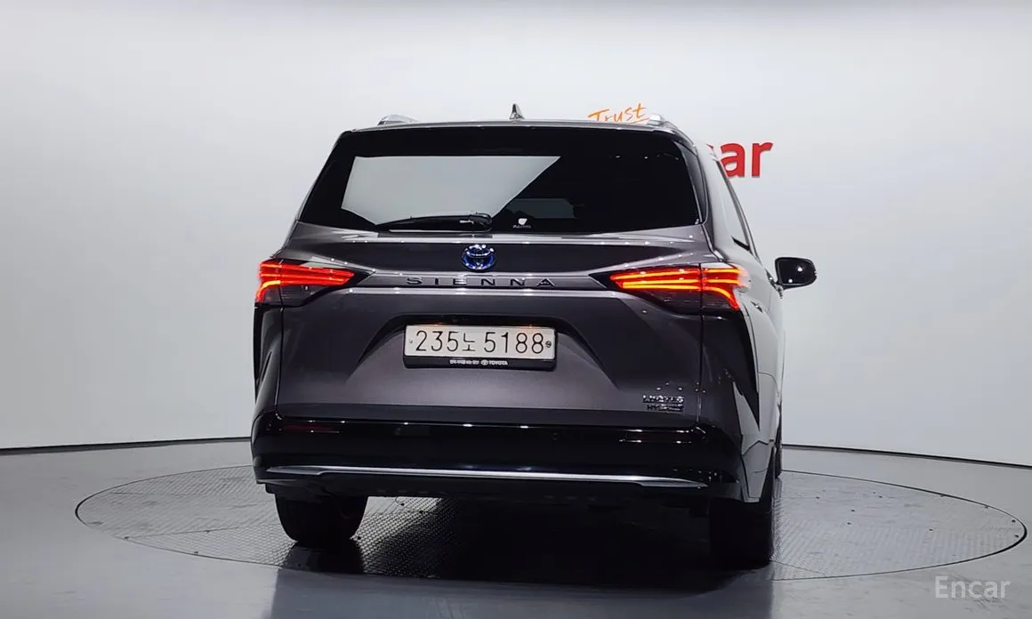 Фото 4 - Toyota Sienna