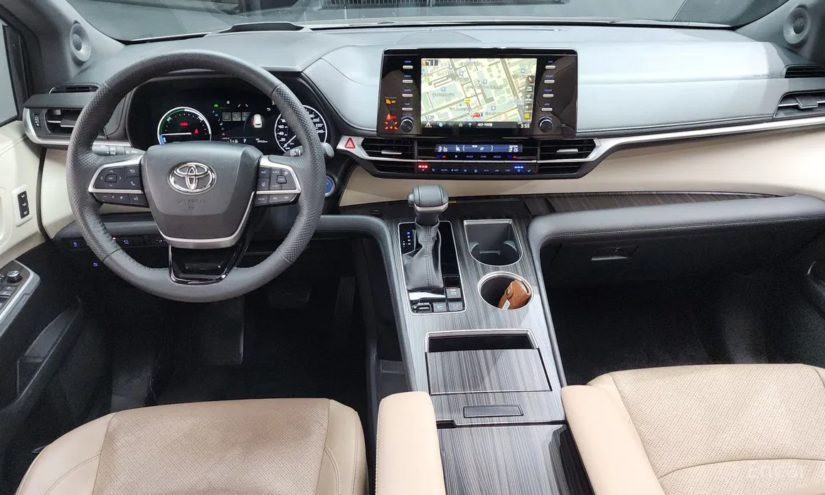 Фото 7 - Toyota Sienna