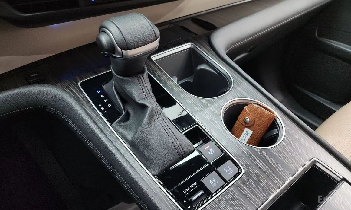 Фото 9 - Toyota Sienna