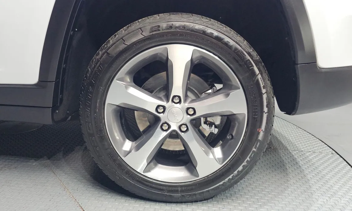 Фото 5 - Jeep Cherokee