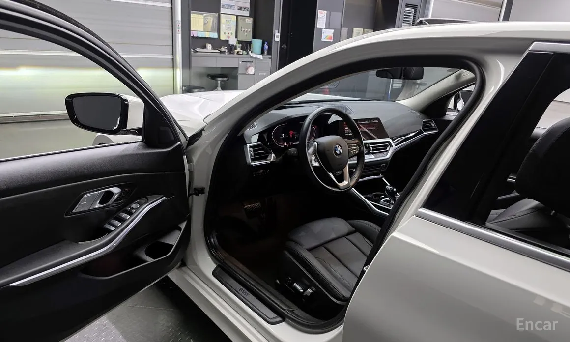 Photo 10 - BMW 3 Series