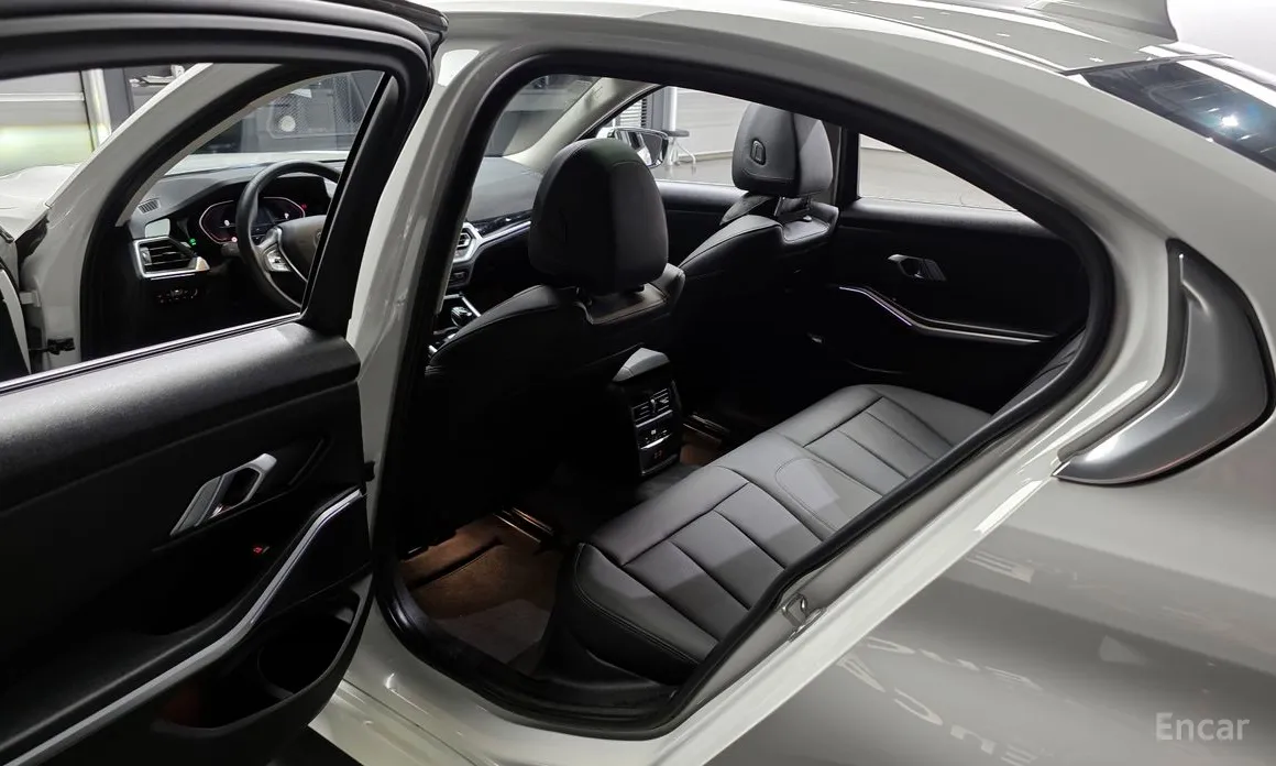 Photo 11 - BMW 3 Series