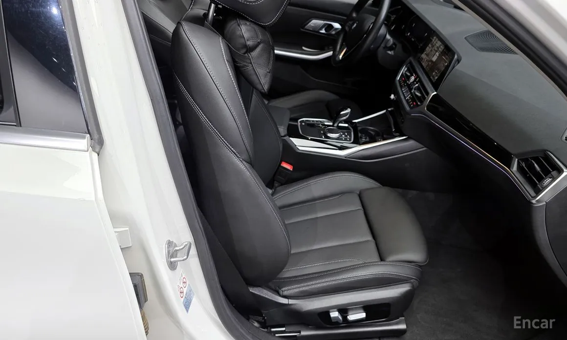 Photo 12 - BMW 3 Series