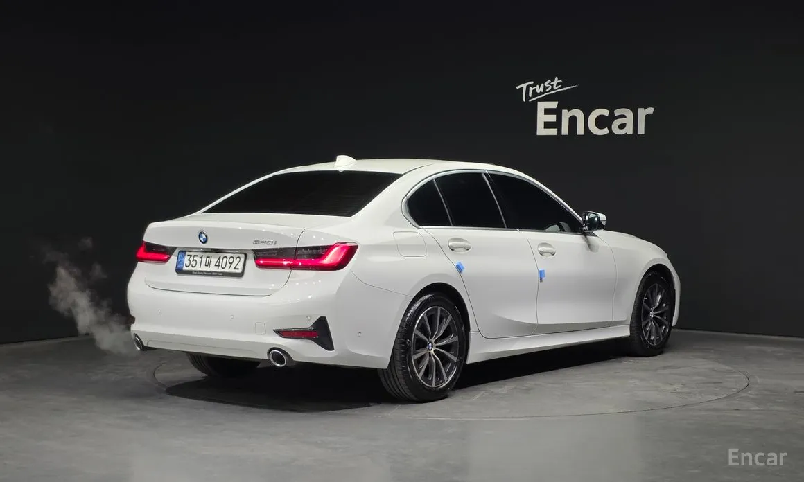 Photo 2 - BMW 3 Series