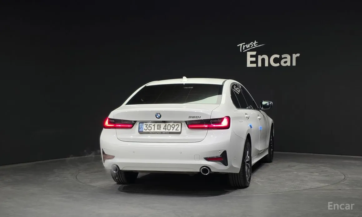 Photo 4 - BMW 3 Series