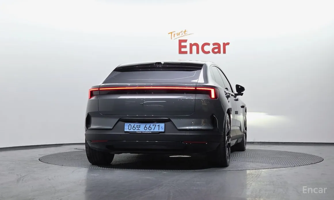 Фото 4 - Polestar 4